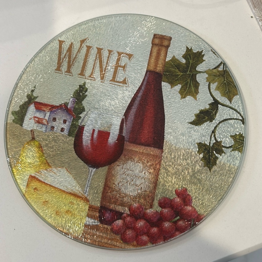NWOT GLASS CUTTING BOARD/TRIVET, ROUND,8 "